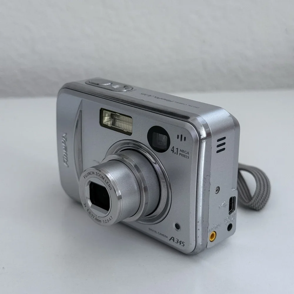 Fujifilm FinePix A345 Digital 4.1MP 3x Zoom Silver CAMERA ONLY *LENS NEED REPAIR